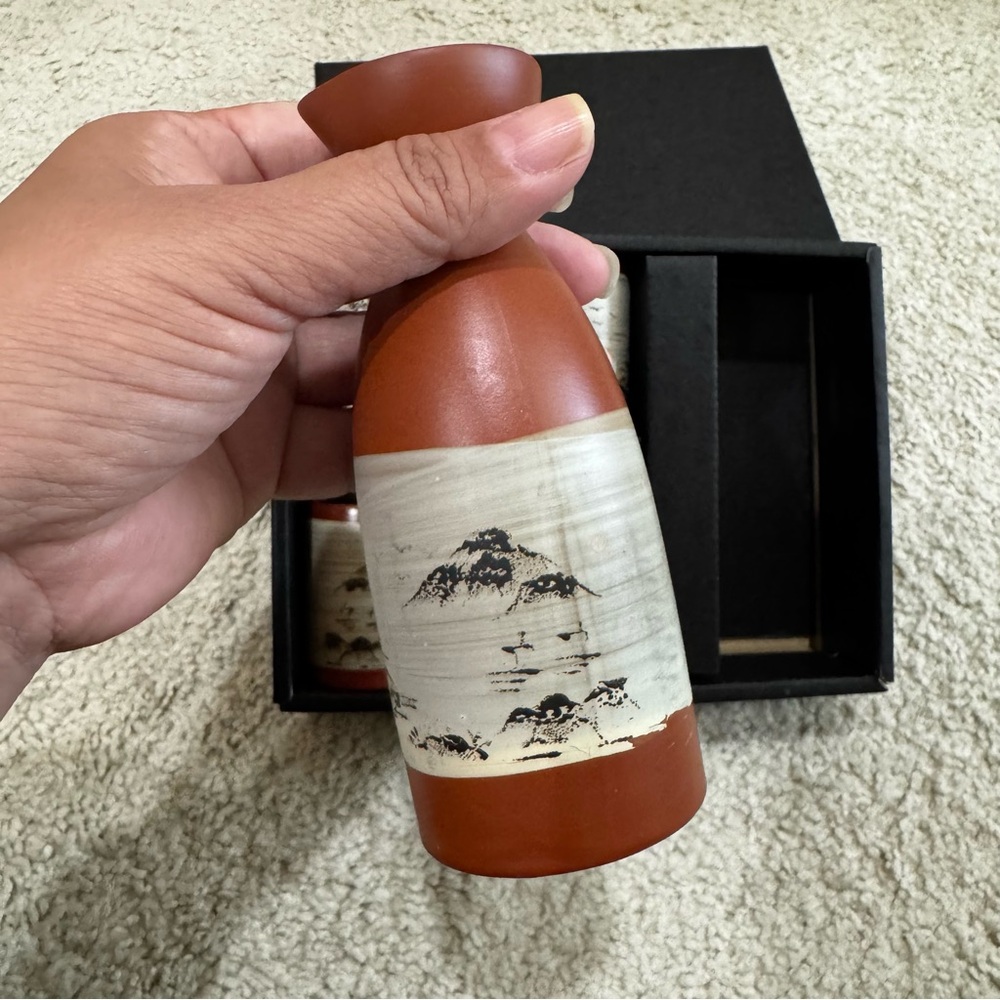 Vintage Japanese Ceramic Sake Set 5pc Tokkuri Bottle Ochoko Cups Made in Japan - Picture 4 of 13